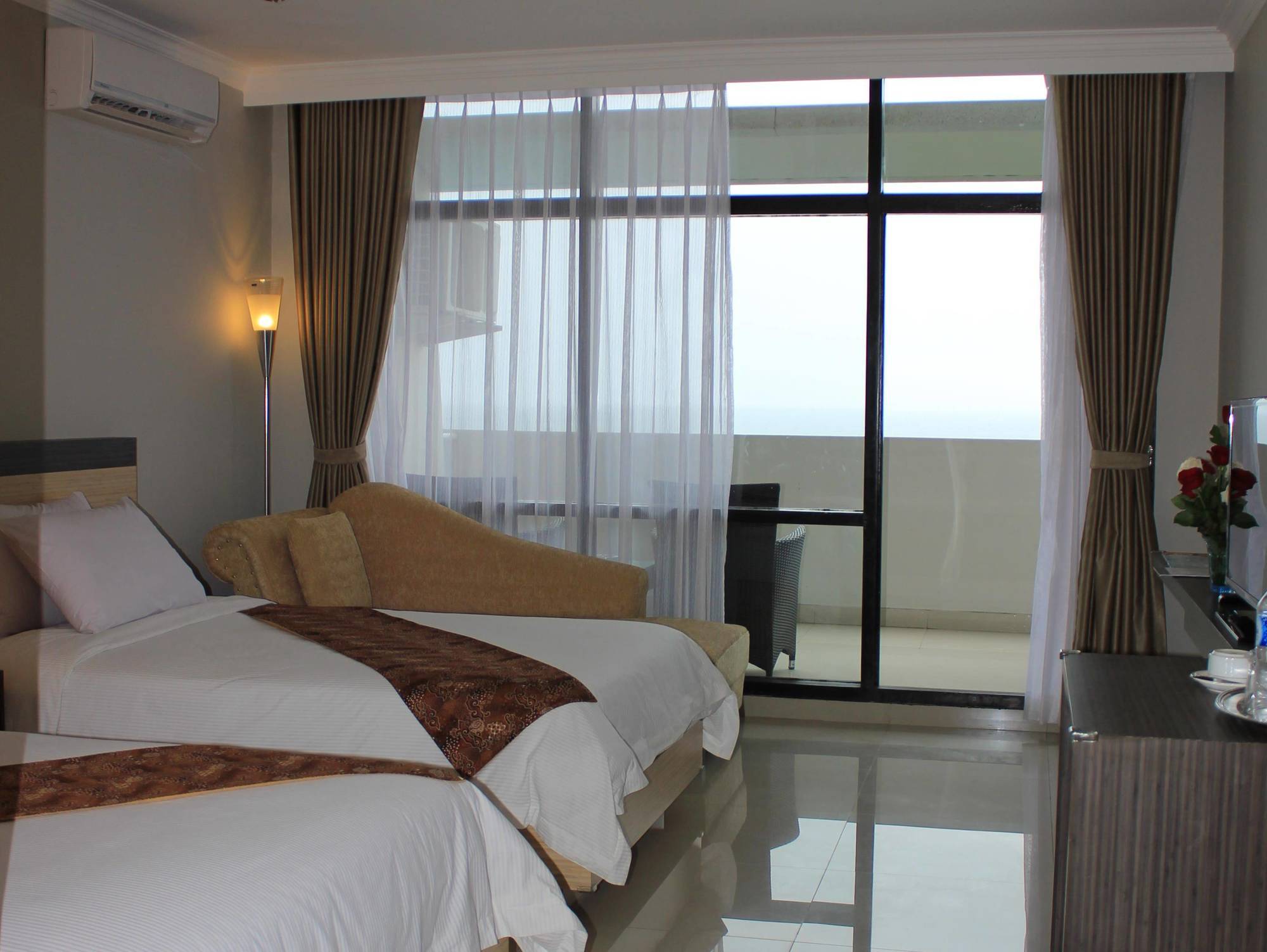 Grand Inna Samudra Beach Cimaja Buitenkant foto
